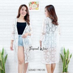 เสื้อคลุมตัวยาวผ้าลูกไม้แขนระบายสไตล์มินิมัล