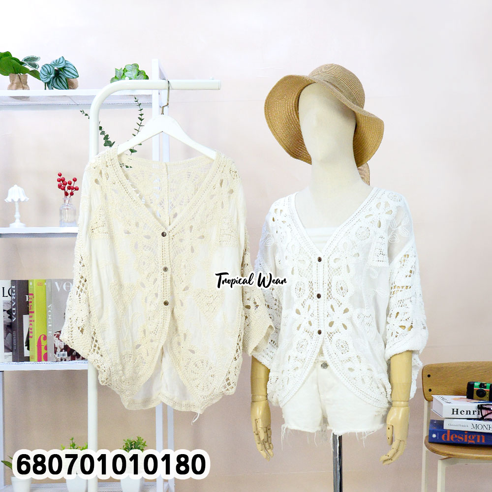 Loose-fit cotton cardigan with button front and floral lace, styled for casual wear