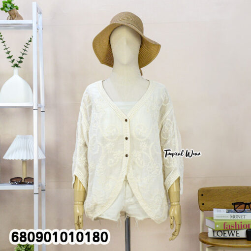 เสื้อคลุมปักลายลูกไม้ทรงค้างคาว – 680901010180 - Image 2