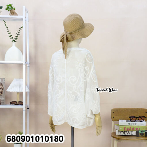 เสื้อคลุมปักลายลูกไม้ทรงค้างคาว – 680901010180 - Image 5