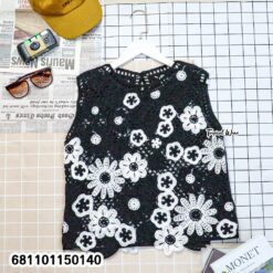 crochet-pattern summer tank top with floral appliqué in free-size fit