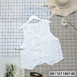 free-size cotton lace-knit vest top with embroidered square-pattern design and wooden buttons