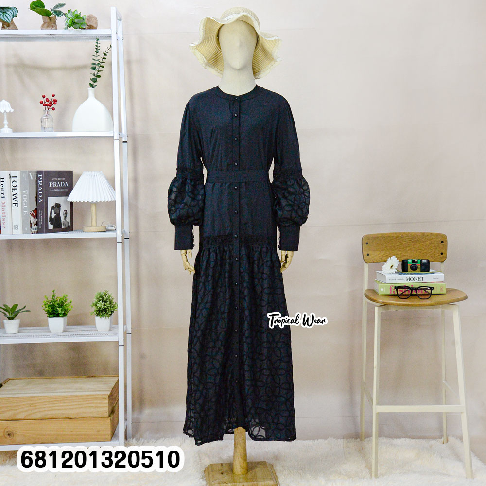 Bohemian long sleeve maxi dress for everyday summer fashion available in black and white.
